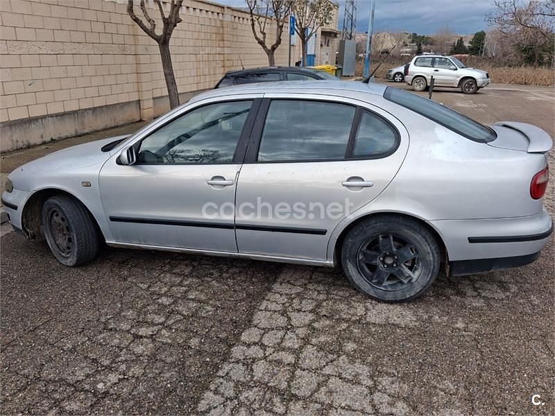 Usado Seat Toledo Stella 110 CV (80 kW) 1999 Gris / plata Berlina