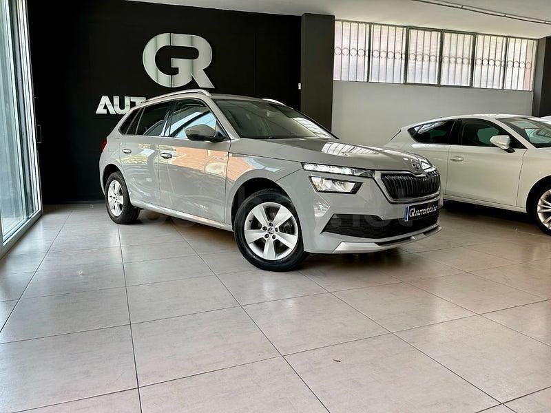 Usado Skoda Kamiq Ambition 110 CV (80 kW) 2021 Gris / plata SUV