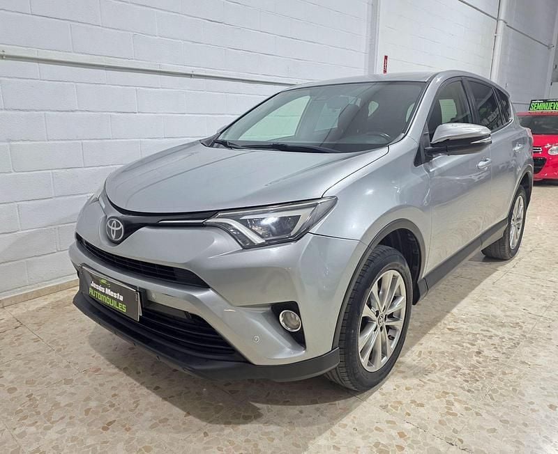 Usado Toyota RAV4 Advance 143 CV (105 kW) 2017 Gris / plata SUV