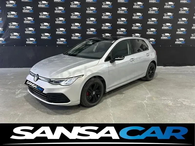 Usado VW Golf VIII Life 110 CV (80 kW) 2022 Gris / plata Berlina