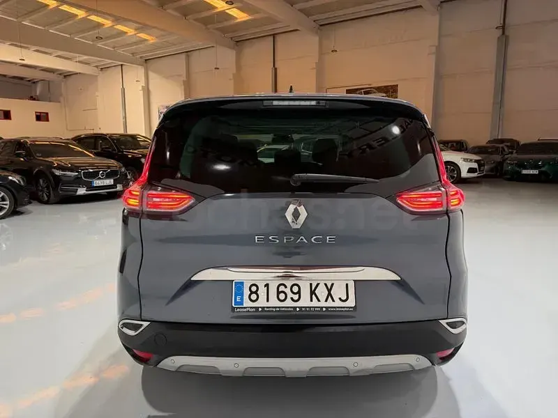 Usado Renault Espace LIMITED 160 CV (117 kW) 2019 Gris / plata Monovolumen