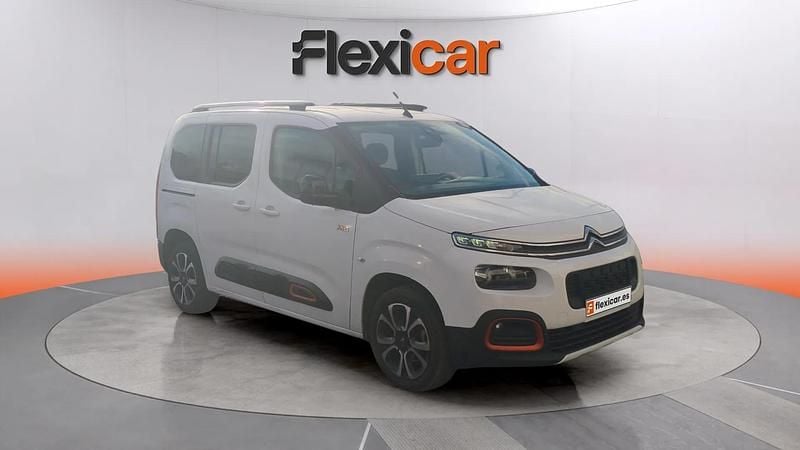 Usado Citroën Berlingo Shine 102 CV (75 kW) 2020 Blanco Monovolumen