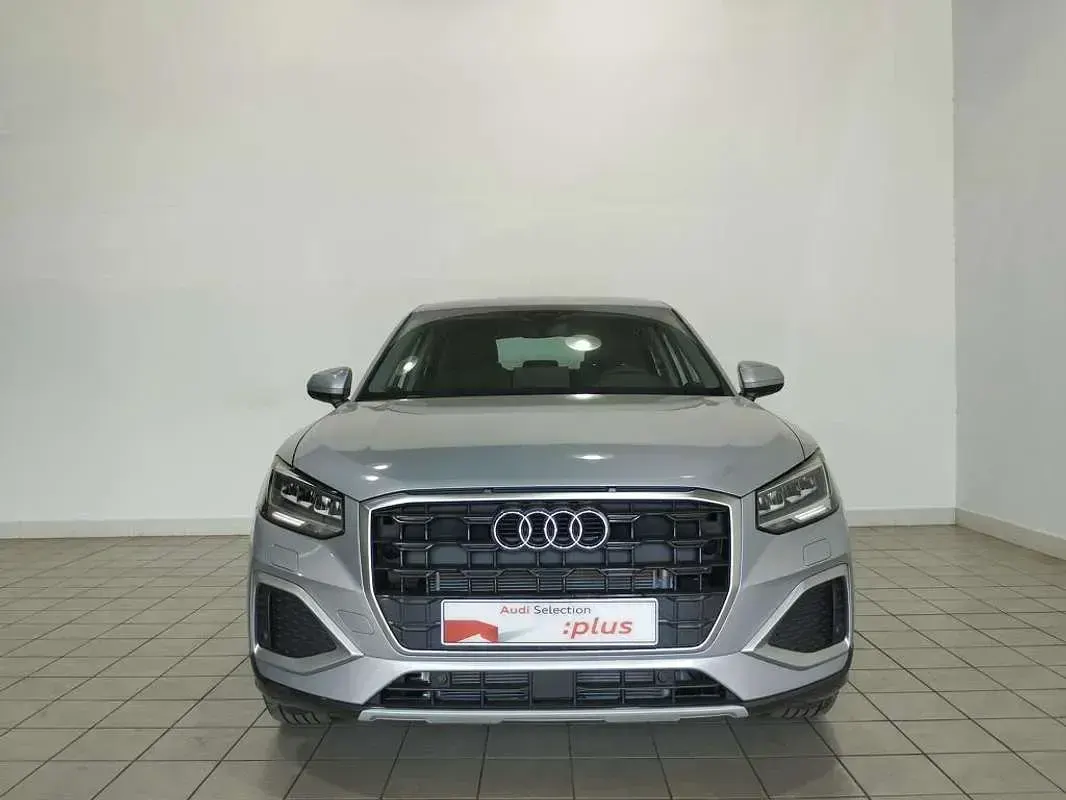 Usado Audi Q2 Advanced Plus 116 CV (85 kW) 2025 Plateado SUV