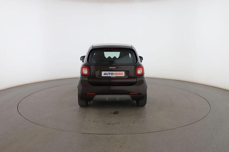 Usado Smart ForTwo Coupé Basis 90 CV (66 kW) 2019 Marrón Utilitario