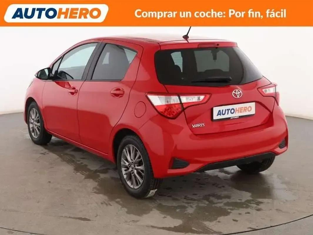 Usado Toyota Yaris Business Edition 69 CV (50 kW) 2018 Rojo Utilitario