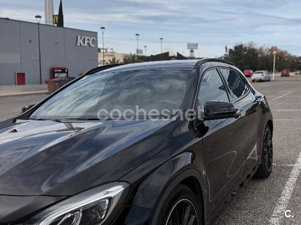 Usado Mercedes GLA200 136 CV (100 kW) 2017 Negro SUV