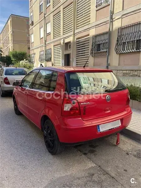 Usado VW Polo Highline 75 CV (55 kW) 2002 Rojo Berlina