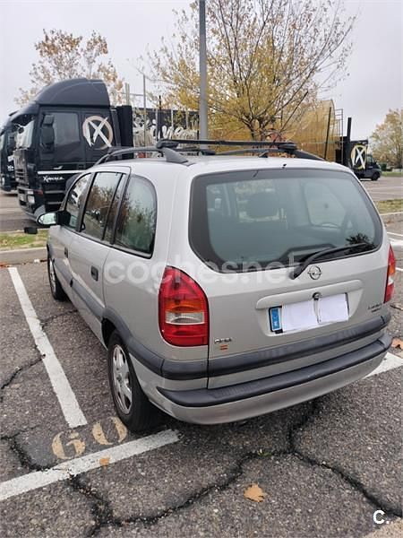 Usado Opel Zafira Elegance 100 CV (73 kW) 2001 Gris / plata Monovolumen