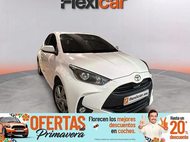 Usado Toyota Yaris Hybrid Active 116 CV (85 kW) 2024 Blanco Berlina
