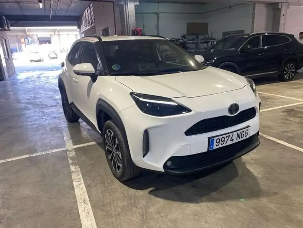 Usado Toyota Yaris Cross Active 132 CV (97 kW) 2025 Blanco SUV