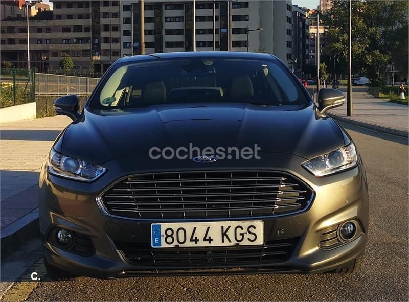 Usado Ford Mondeo Trend 120 CV (88 kW) 2018 Verde Familiar
