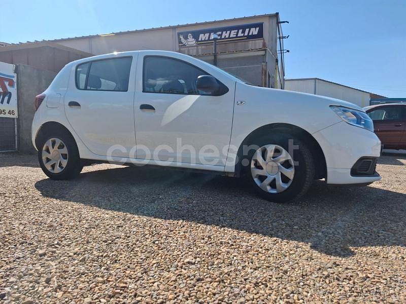 Usado Dacia Sandero Ambiance 73 CV (53 kW) 2018 Blanco Utilitario