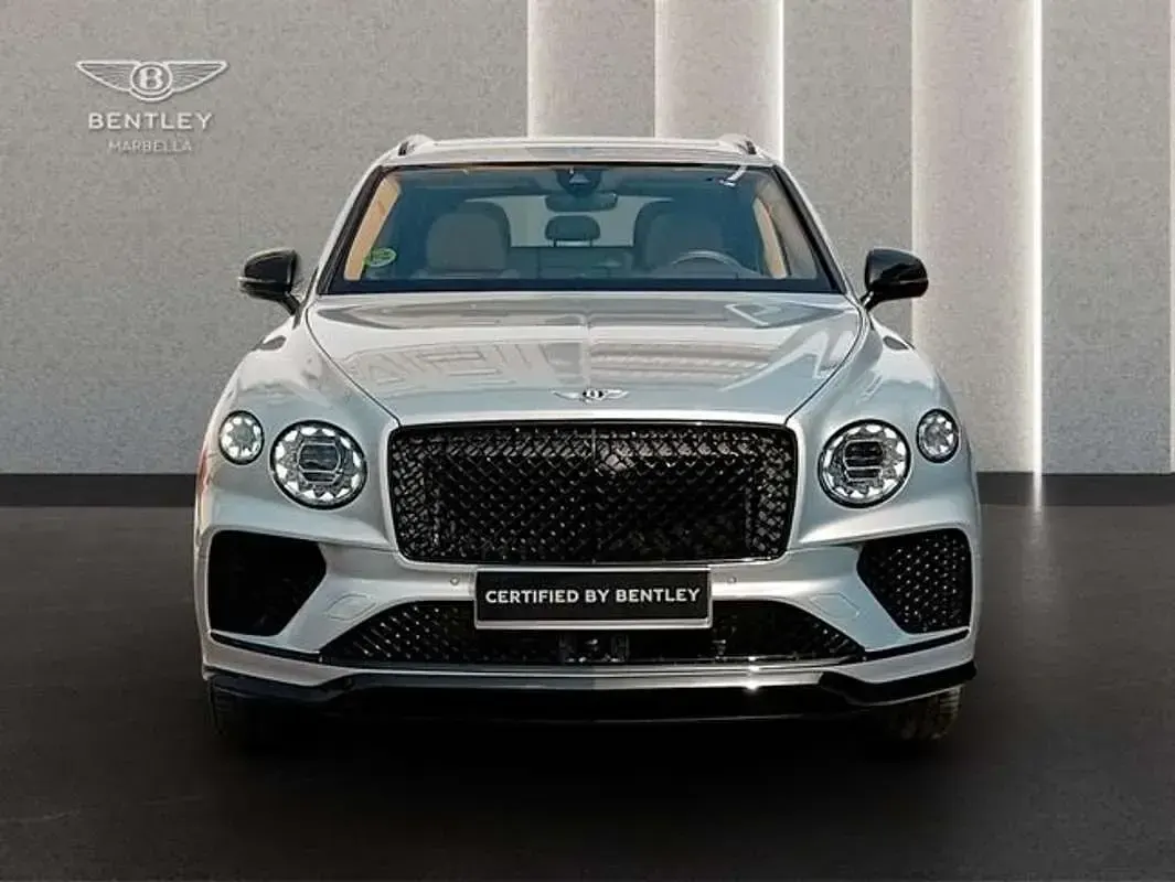 Usado Bentley Bentayga 551 CV (405 kW) 2024 Plateado SUV
