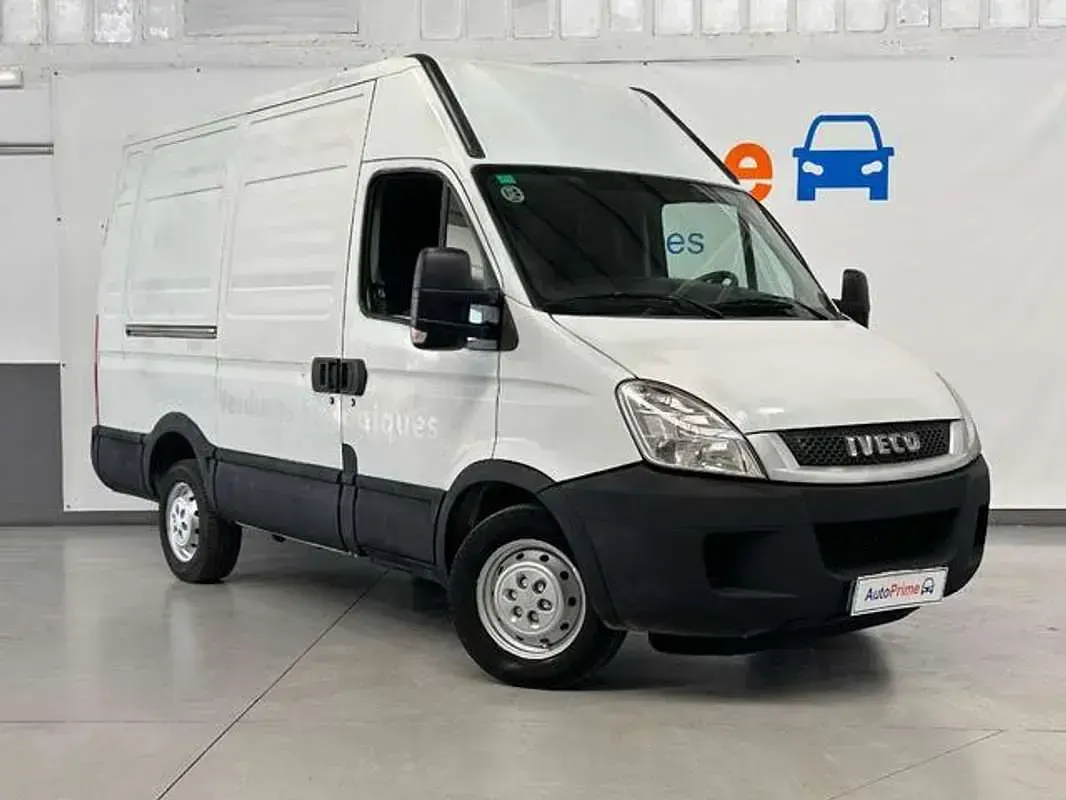 Usado Iveco Daily 126 CV (92 kW) 2011 Blanco Van