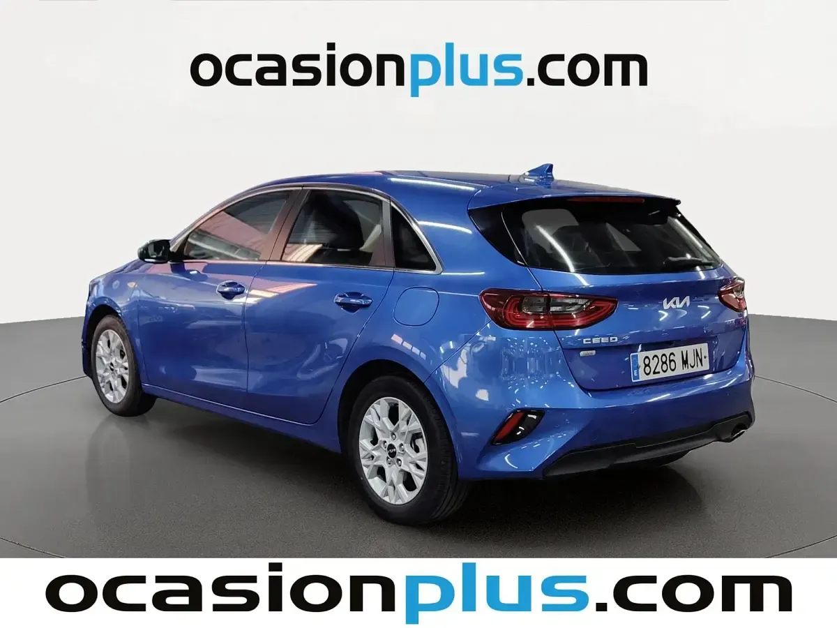 Usado Kia Ceed 136 CV (100 kW) 2023 Azul Utilitario