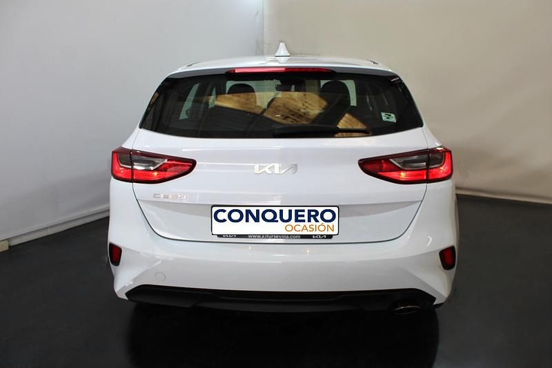 Usado Kia Ceed 120 CV (88 kW) 2023 Blanco Utilitario