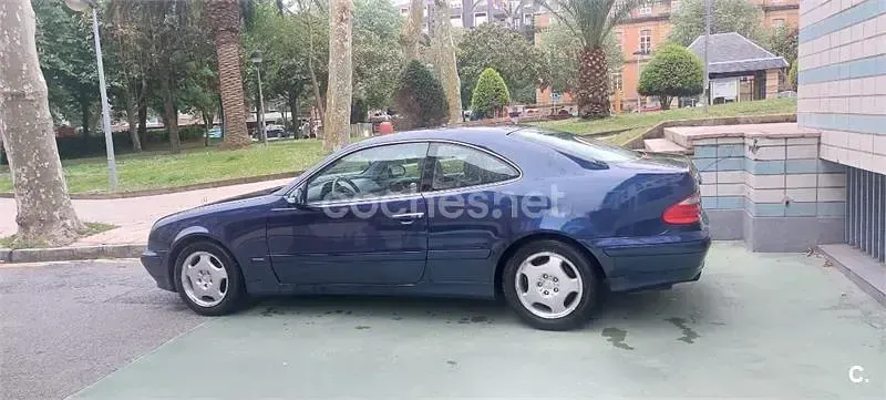 Usado Mercedes CLK320 Elegance 218 CV (160 kW) 2000 Azul Coupe