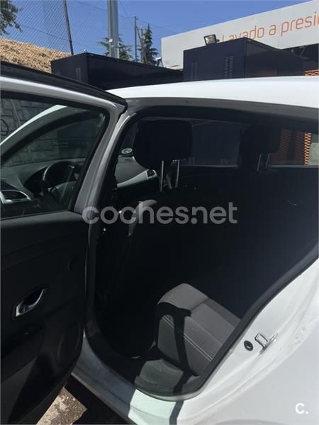 Blanco Usado 2011 Renault Mégane III Bose Edition Berlina | 4995 € (Precio justo) - Imagen 1/4