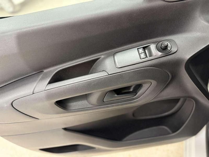 Usado Citroën Berlingo Feel 102 CV (75 kW) 2019 Blanco Monovolumen