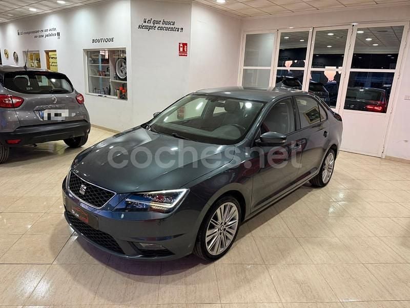 Usado Seat Toledo Style 115 CV (84 kW) 2016 Gris / plata Berlina