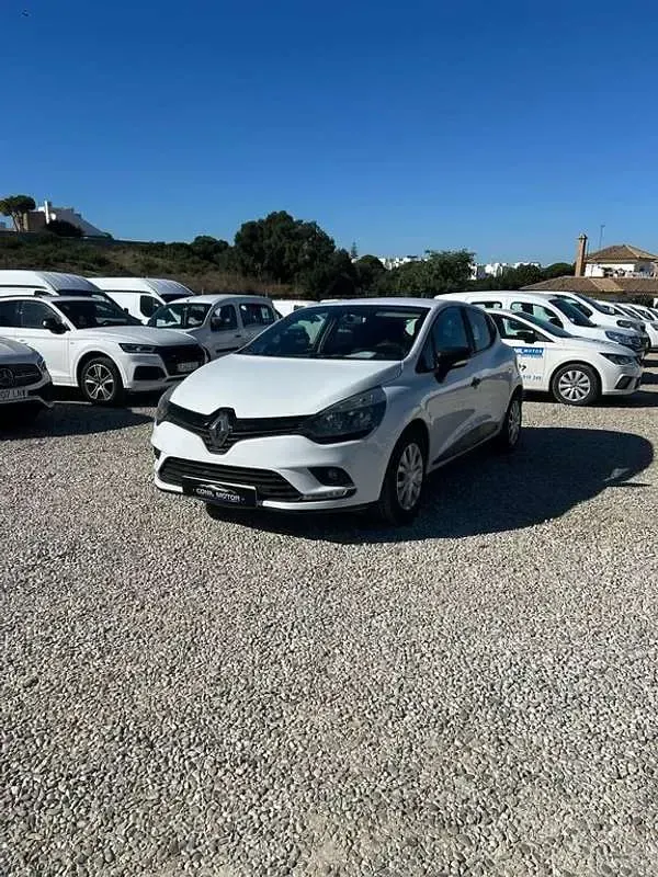 Usado Renault Clio Business 75 CV (55 kW) 2017 Blanco Utilitario