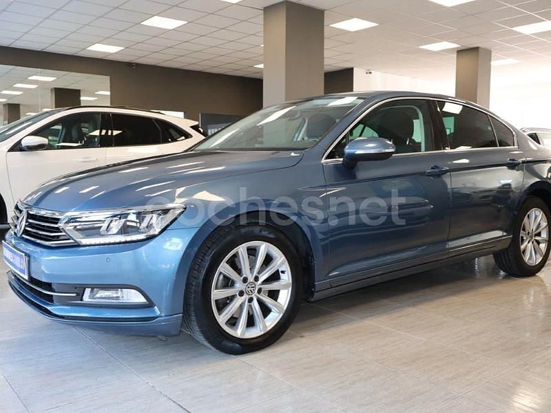 Usado VW Passat Advance 150 CV (110 kW) 2018 Azul Berlina