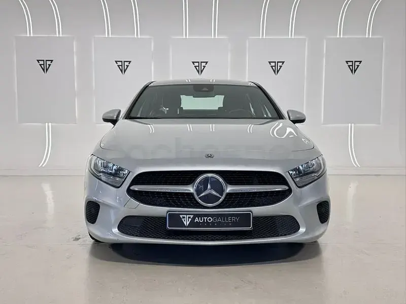 Usado Mercedes A180 116 CV (85 kW) 2020 Gris / plata Berlina