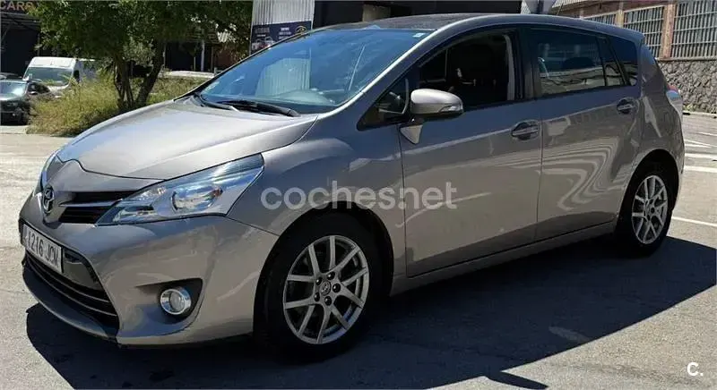Usado Toyota Verso Advance 112 CV (82 kW) 2015 Marrón Monovolumen