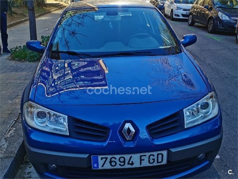 Usado Renault Mégane II Dynamique 115 CV (84 kW) 2006 Azul Berlina