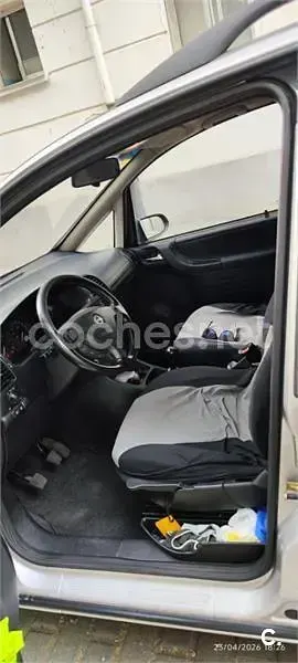 Usado Opel Zafira Elegance 100 CV (73 kW) 2001 Gris / plata Monovolumen