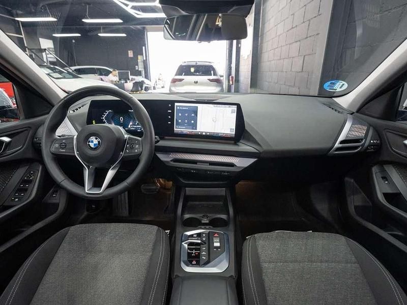 Usado BMW 116 Comfort Edition 163 CV (119 kW) 2025 Gris Utilitario