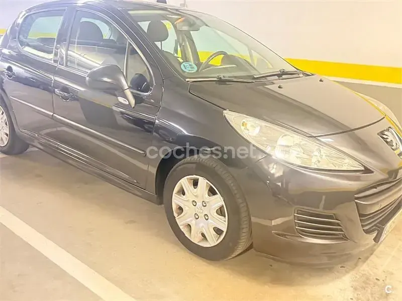 Usado Peugeot 207 75 CV (55 kW) 2011 Negro Berlina