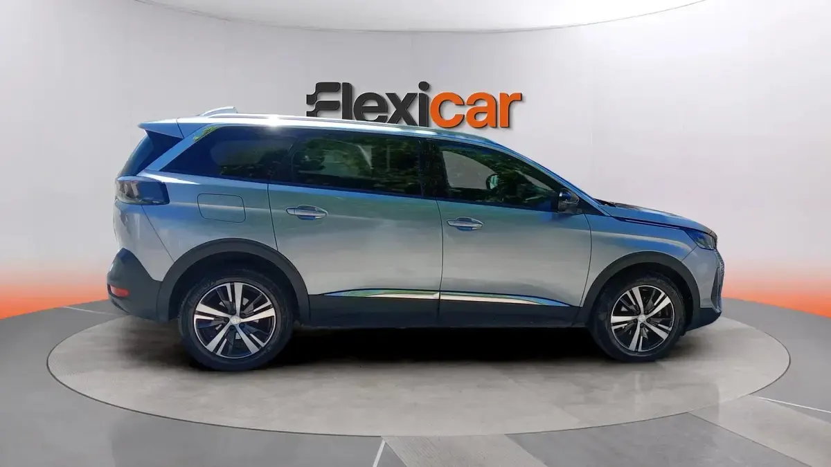 Usado Peugeot 5008 GT 131 CV (96 kW) 2024 Gris SUV