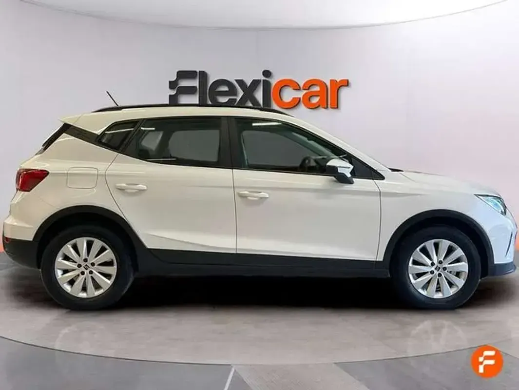 Usado Seat Arona Style 110 CV (80 kW) 2022 Blanco SUV