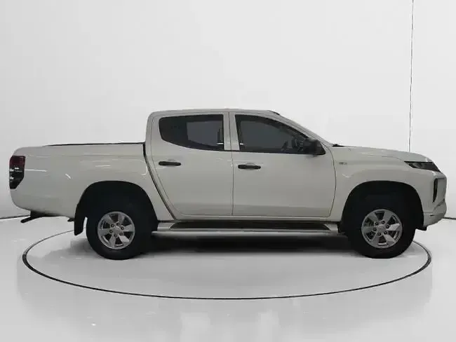 Usado Mitsubishi L200 150 CV (110 kW) 2021 Blanco Pickup/Camioneta