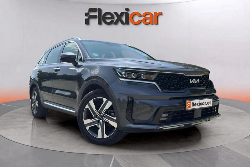 Gris Usado 2023 Kia Sorento SUV | 33.690 € (Precio justo) - Imagen 1/4