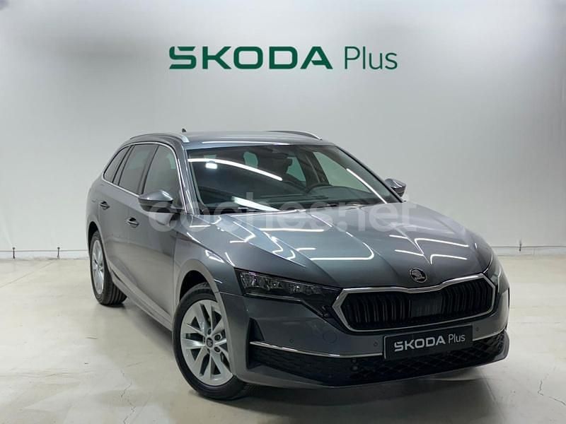 Gris / plata Nuevo 2025 Skoda Octavia Selection Familiar | 31.900 € (Precio justo) - Imagen 1/4