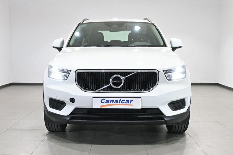 Usado Volvo XC40 Momentum 130 CV (95 kW) 2021 Blanco SUV