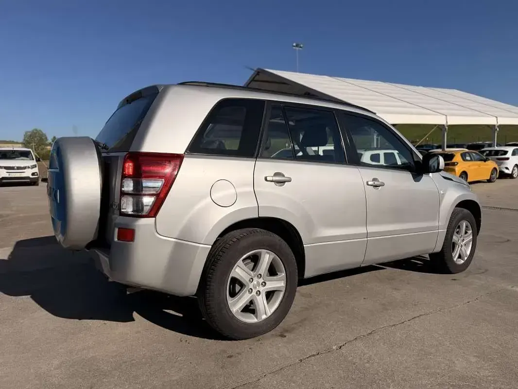 Usado Suzuki Grand Vitara 140 CV (102 kW) 2007 Gris SUV