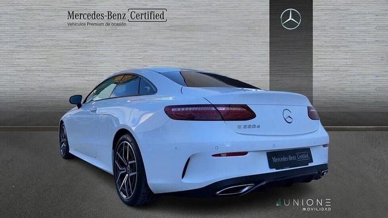 Usado Mercedes E220 AMG line 194 CV (142 kW) 2023 Blanco Coupe