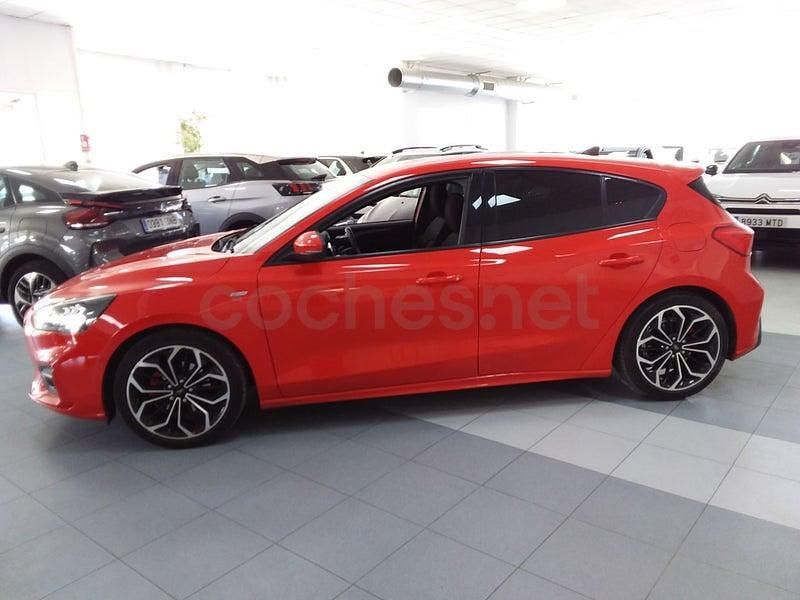 Usado Ford Focus ST-Line 125 CV (91 kW) 2021 Rojo Berlina