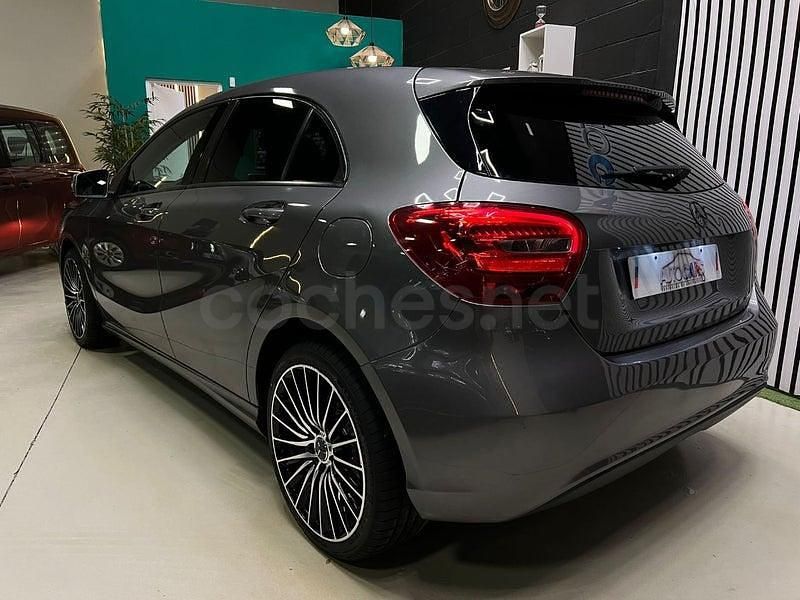 Usado Mercedes A180 Urban 109 CV (80 kW) 2015 Gris / plata Berlina