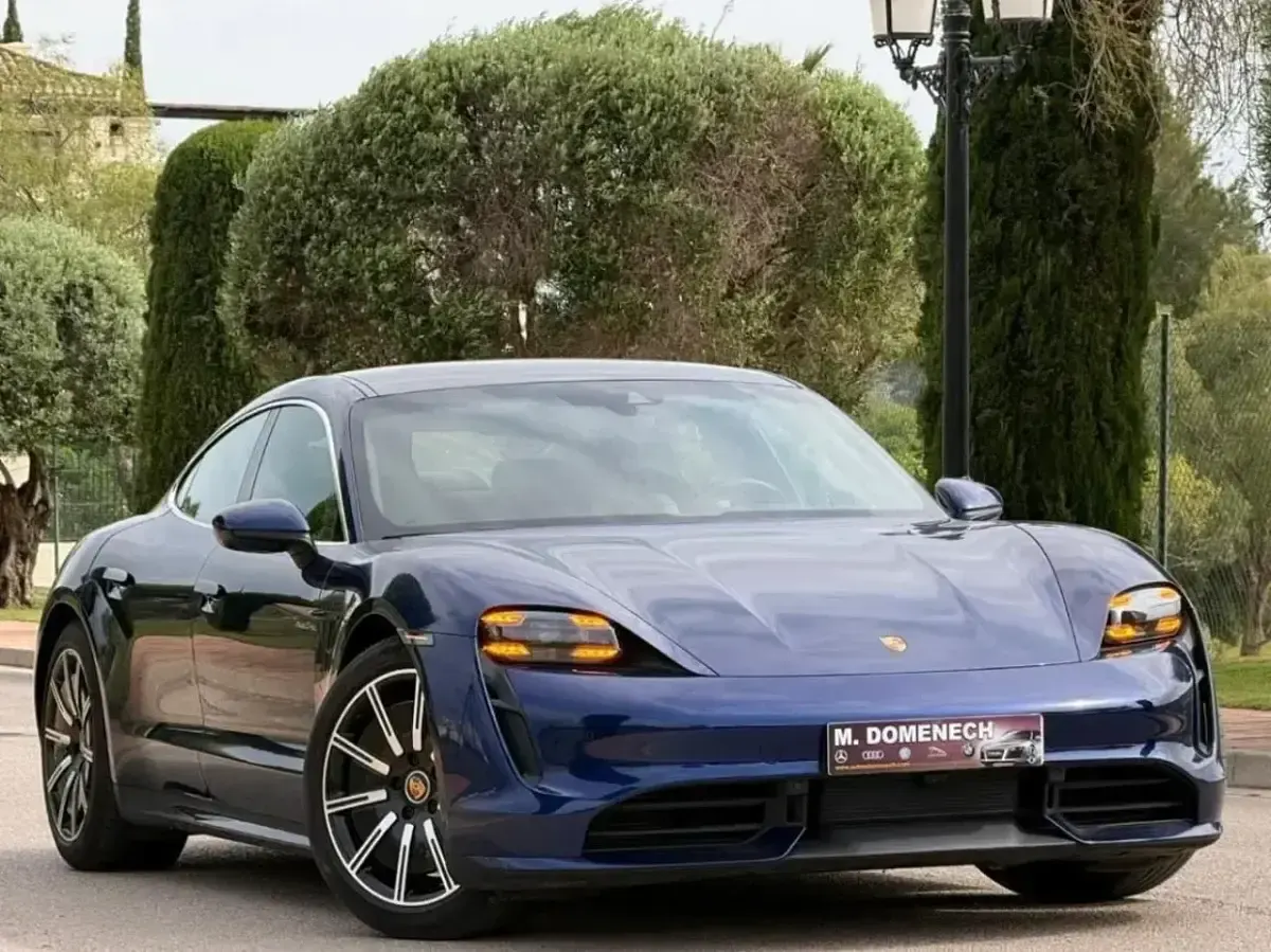 Usado Porsche Taycan Turbo 500 kW (680 CV) 2020 Azul Berlina
