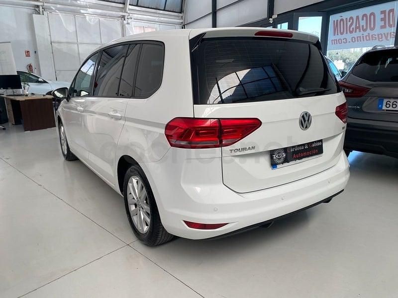 Usado VW Touran Advance 110 CV (80 kW) 2016 Blanco Monovolumen