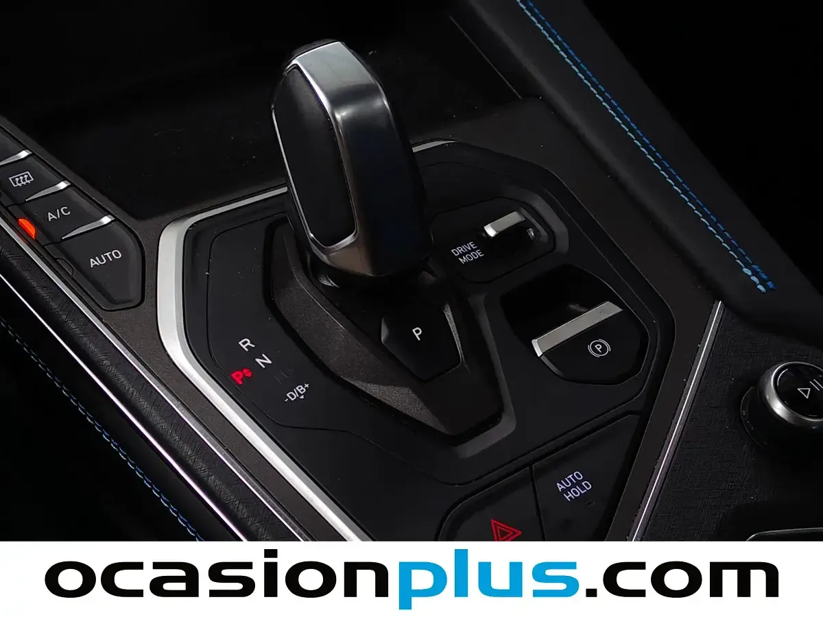 Usado Lynk & Co 01 261 CV (191 kW) 2024 Negro SUV