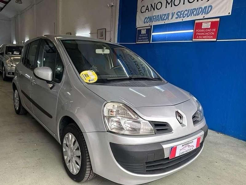 Usado Renault Modus 75 CV (55 kW) 2012 Gris Monovolumen