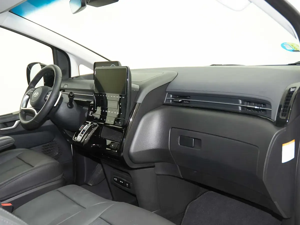 Usado Hyundai Staria Style 227 CV (166 kW) 2025 Monovolumen