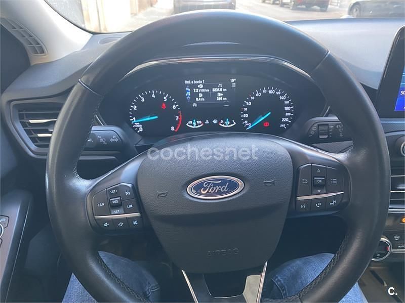 Usado Ford Focus Active 125 CV (91 kW) 2021 Gris / plata Berlina