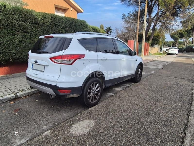 Usado Ford Kuga Titanium 120 CV (88 kW) 2016 Blanco SUV