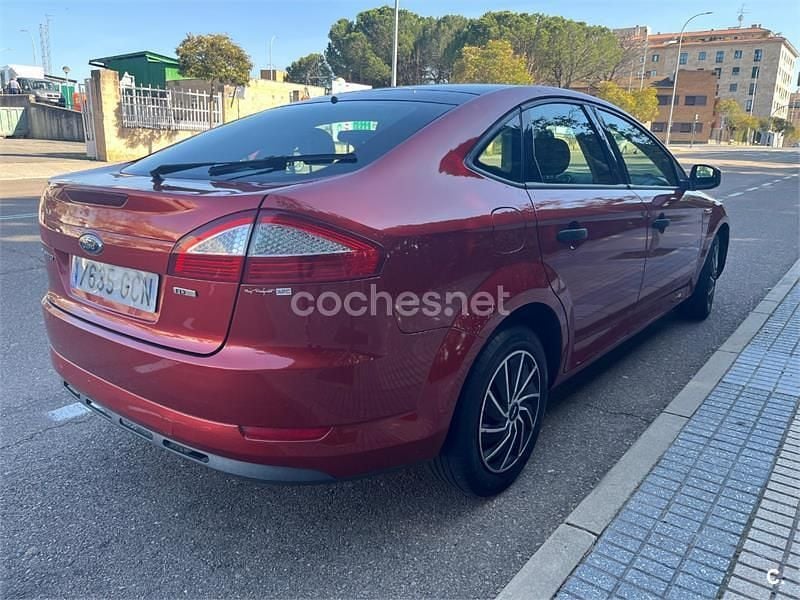 Usado Ford Mondeo Trend 125 CV (91 kW) 2009 Rojo Berlina
